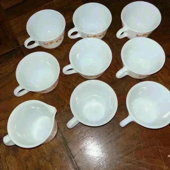 Set of vintage Pyrex mugs and milk pour - Picture 3 of 6